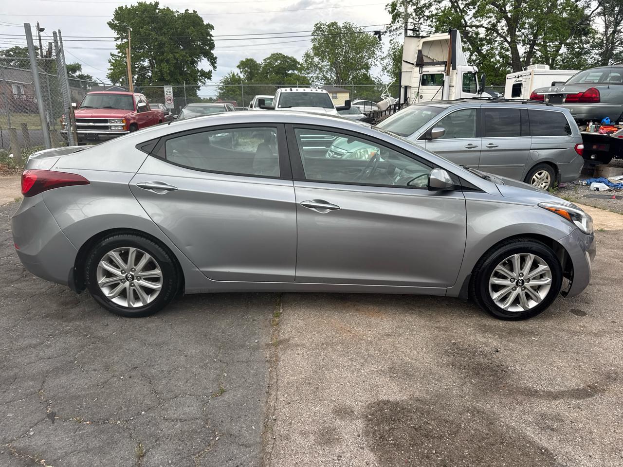 Hyundai Elantra SE 6AT 2015