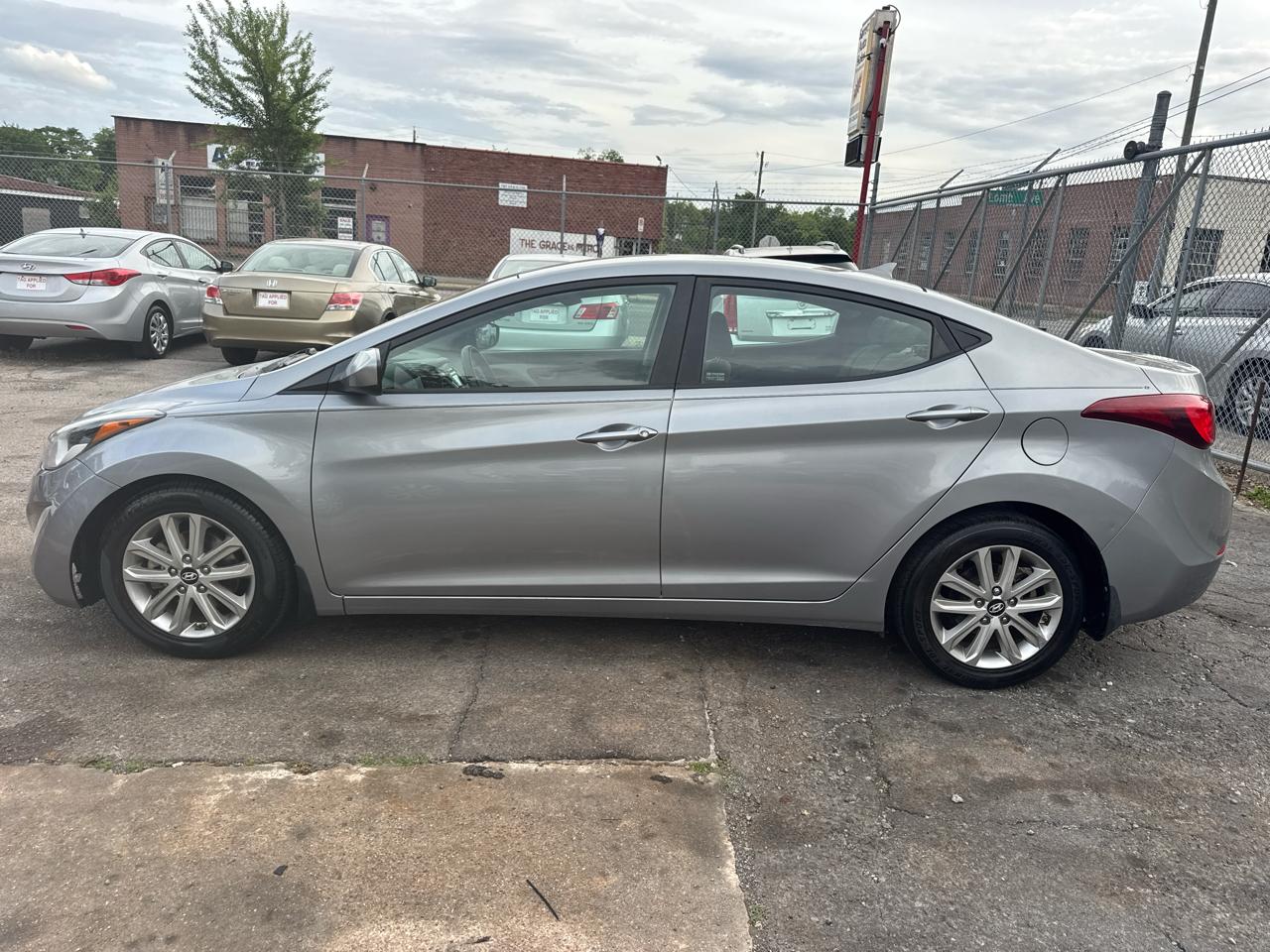 Hyundai Elantra SE 6AT 2015