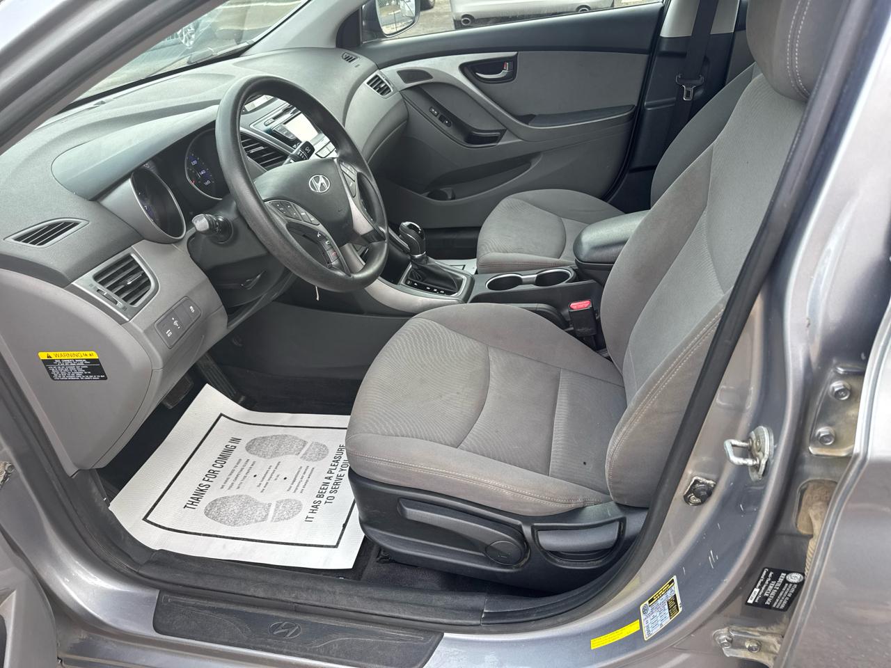 Hyundai Elantra SE 6AT 2015