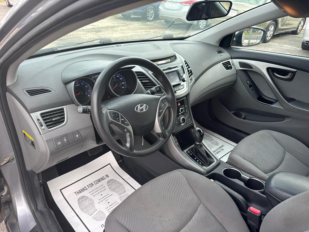 Hyundai Elantra SE 6AT 2015