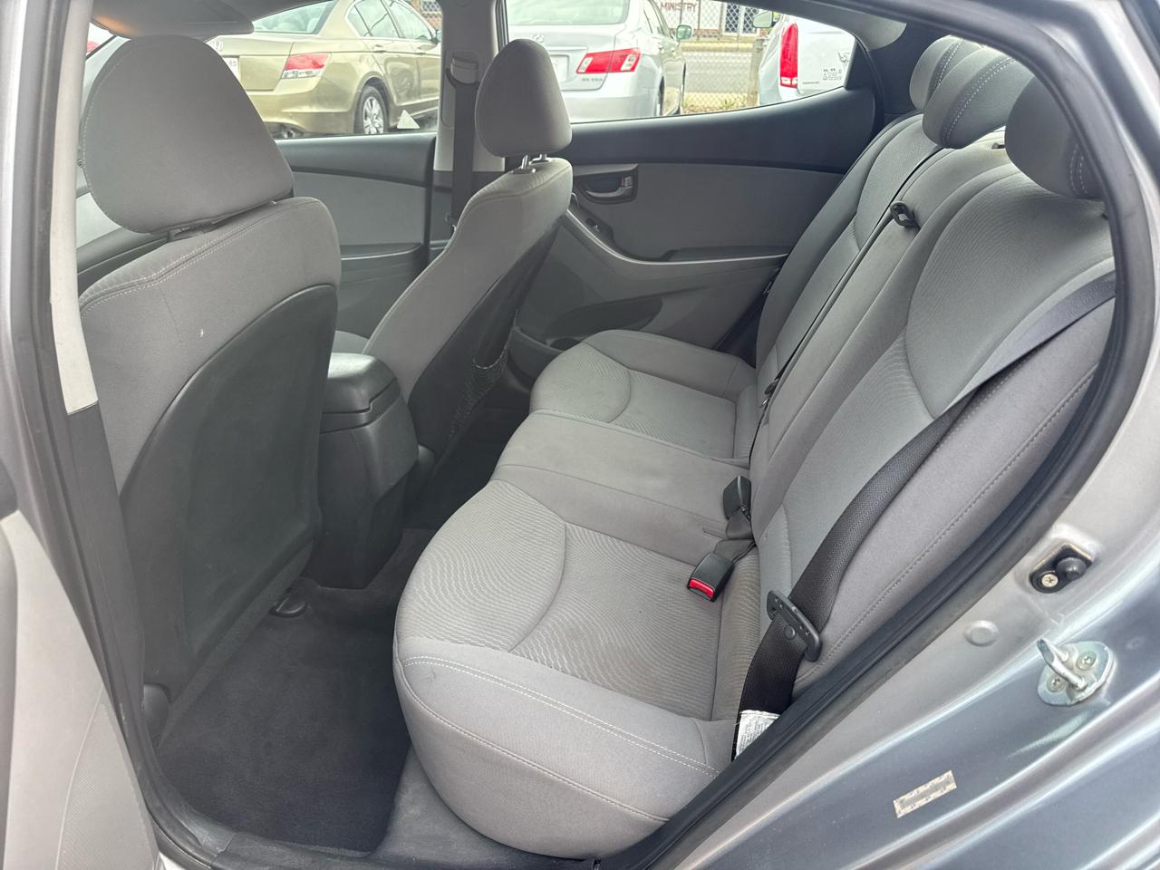 Hyundai Elantra SE 6AT 2015