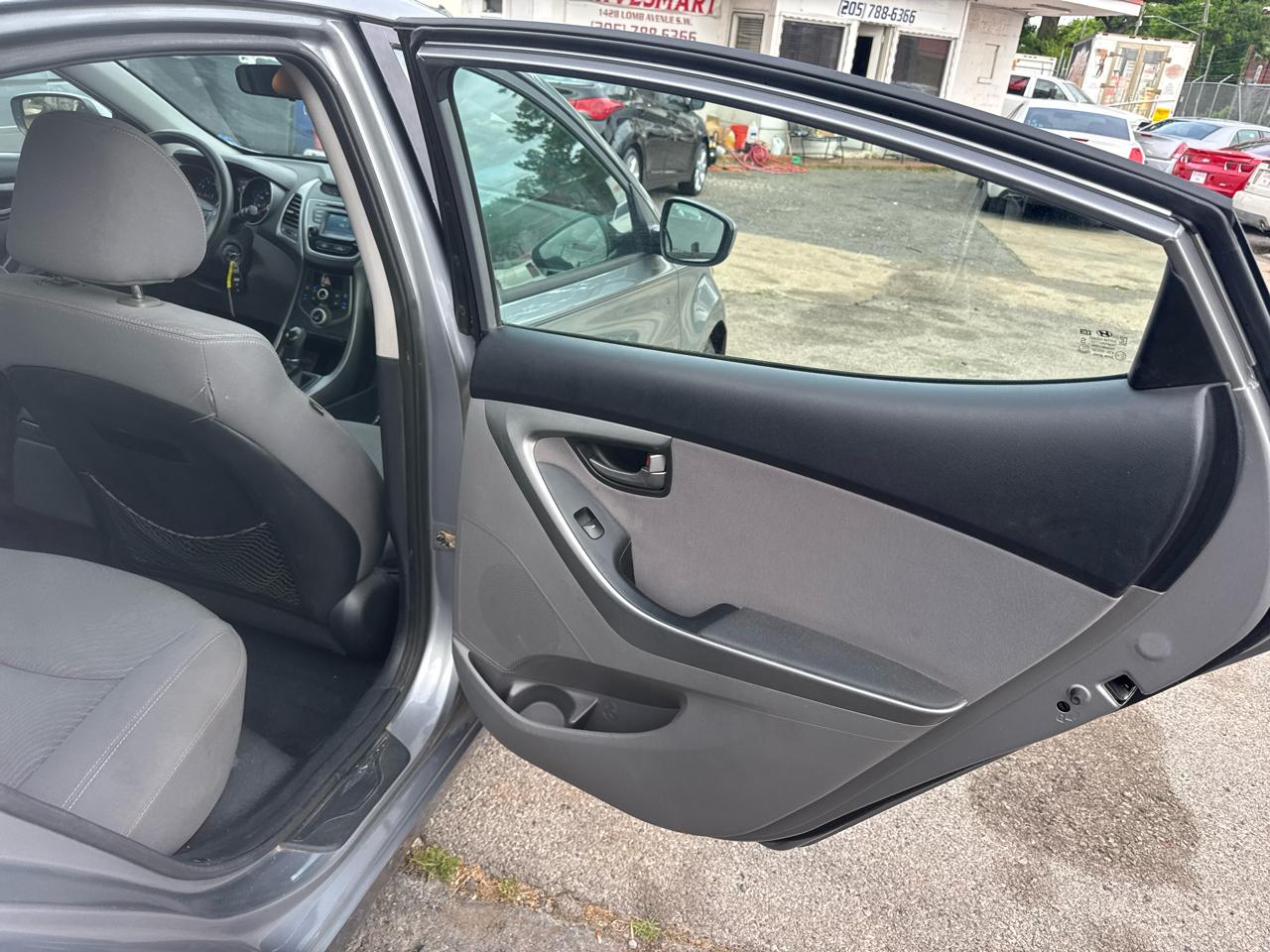 Hyundai Elantra SE 6AT 2015