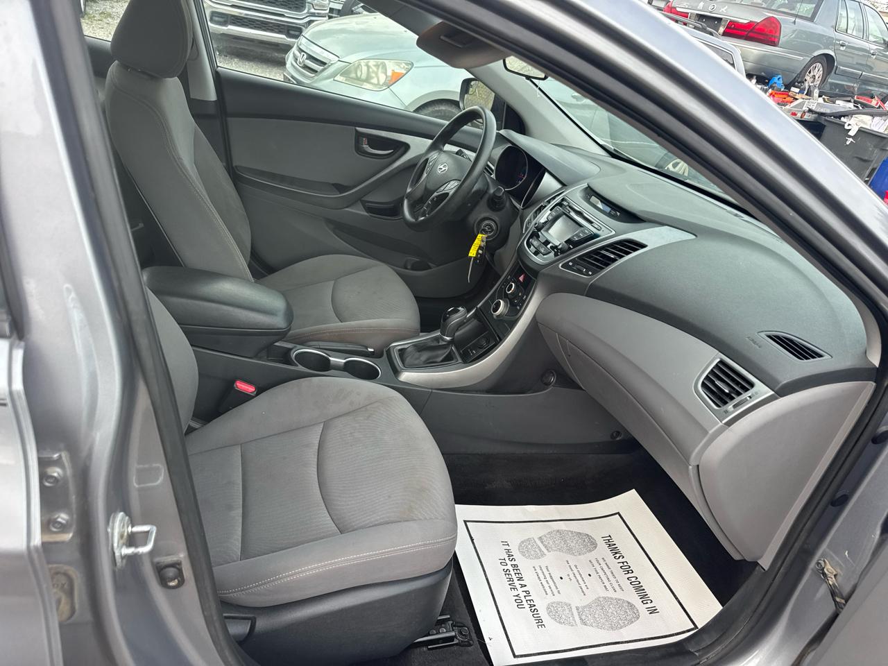 Hyundai Elantra SE 6AT 2015