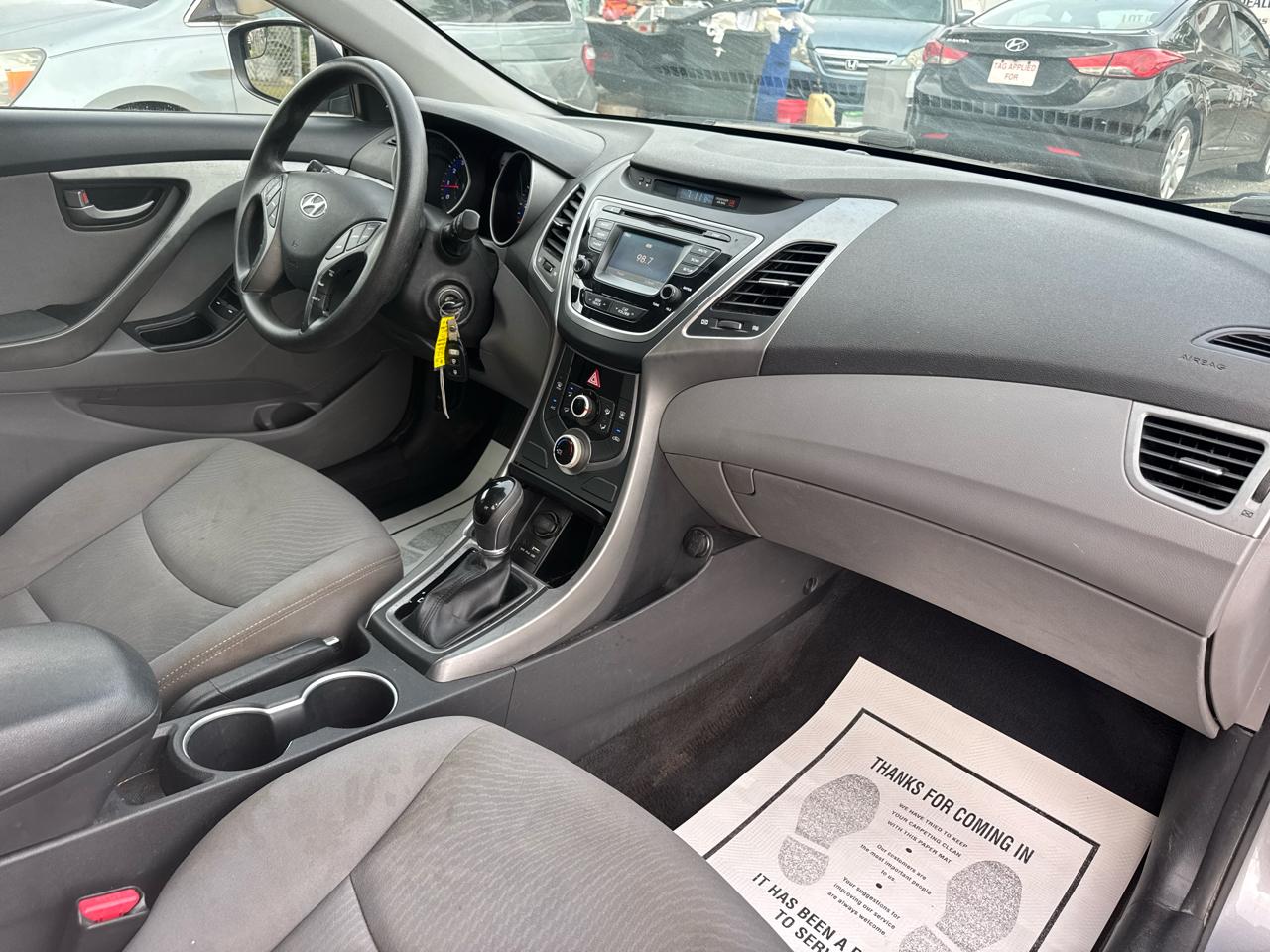 Hyundai Elantra SE 6AT 2015