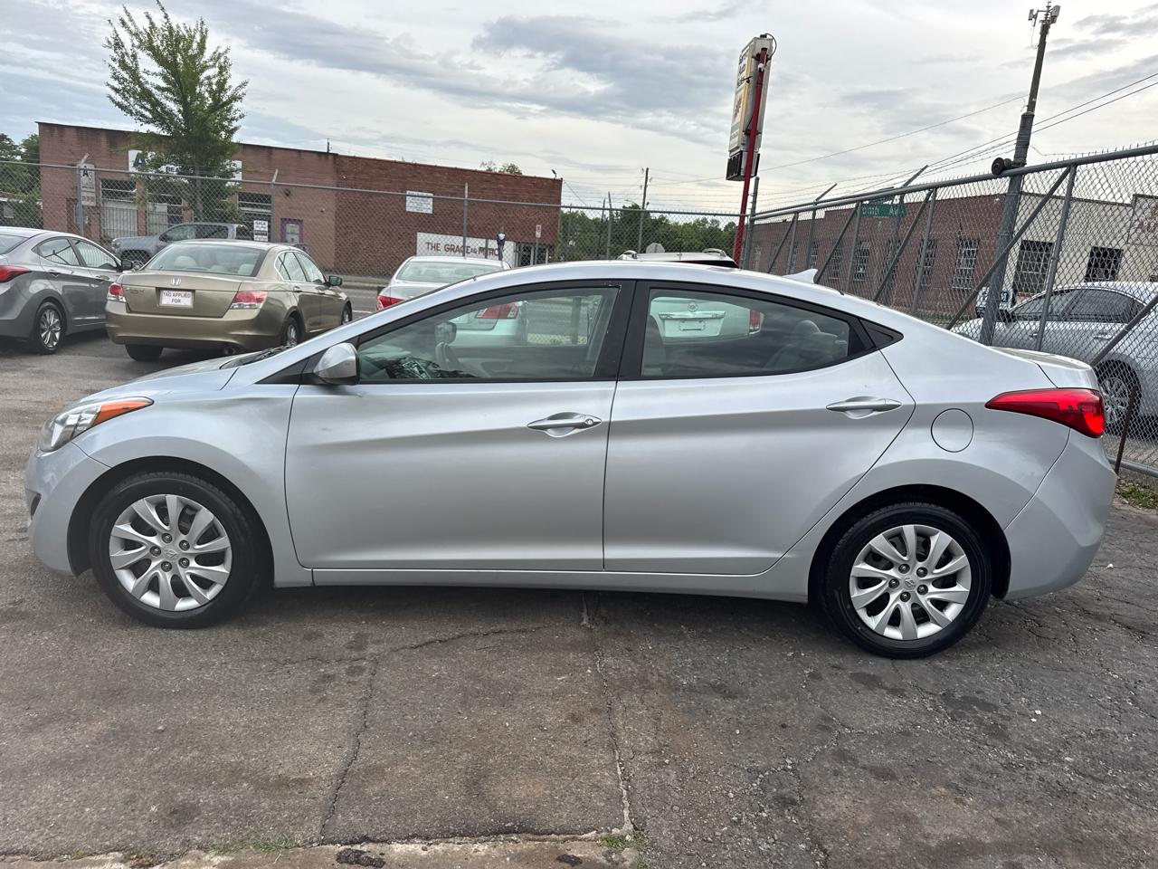 Hyundai Elantra Limited 2011