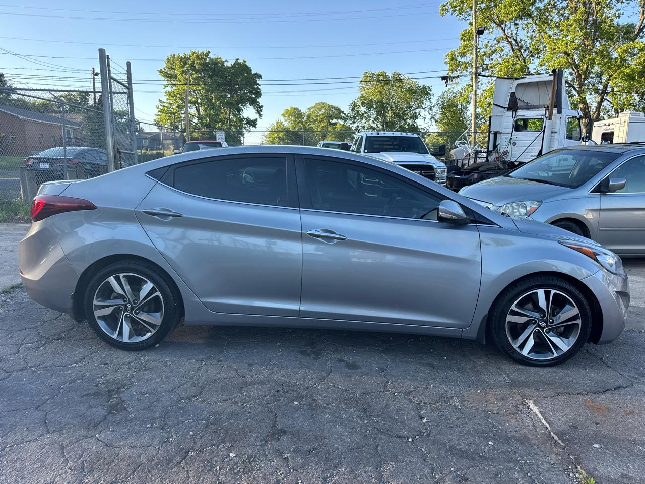 Hyundai Elantra SE 6AT 2015