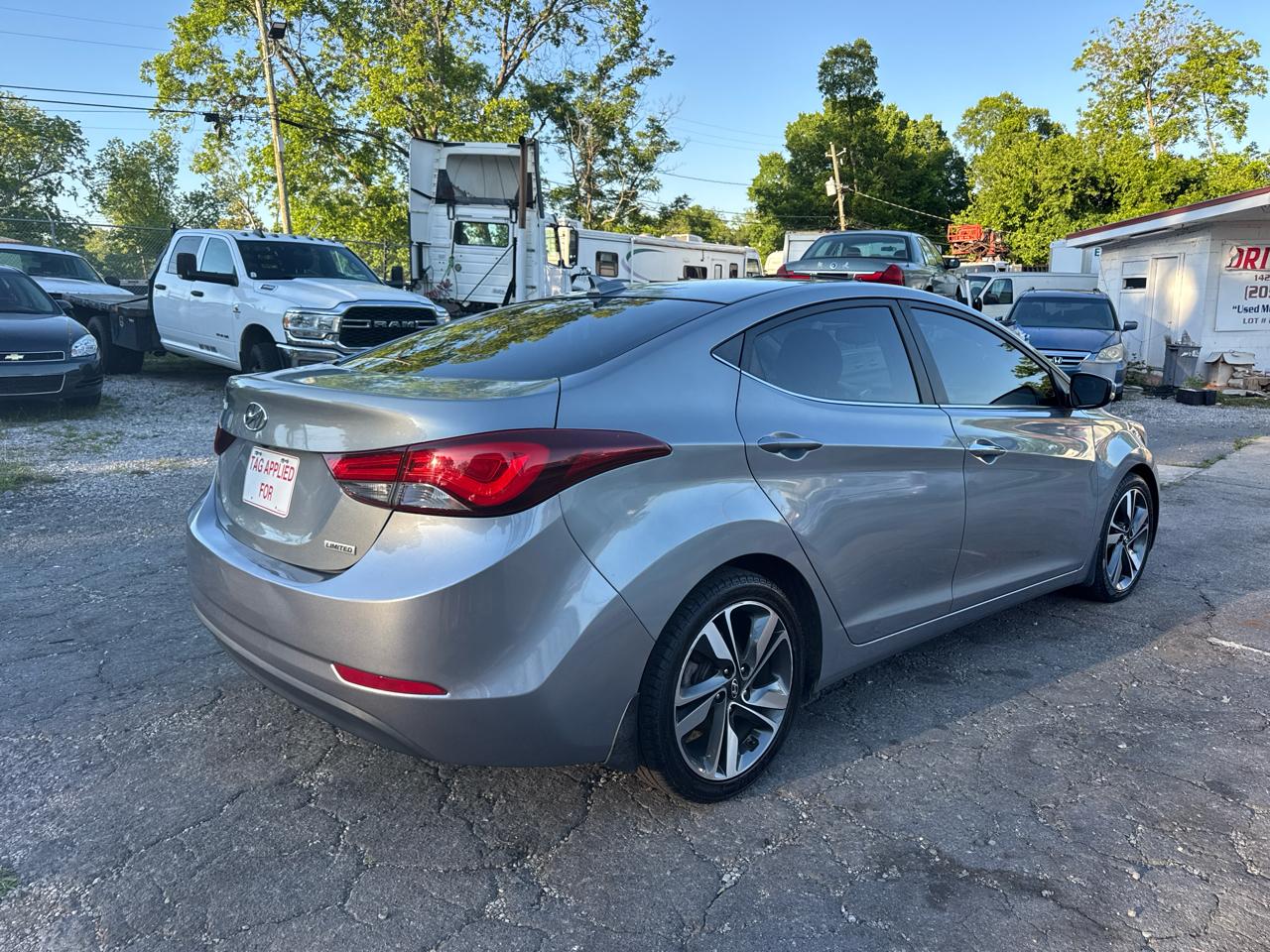 Hyundai Elantra SE 6AT 2015