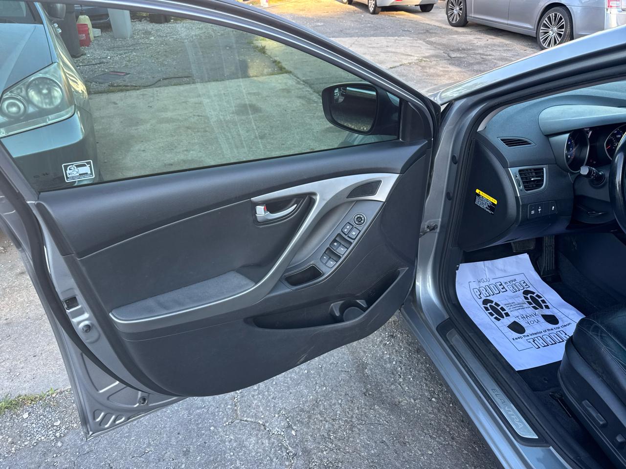 Hyundai Elantra SE 6AT 2015