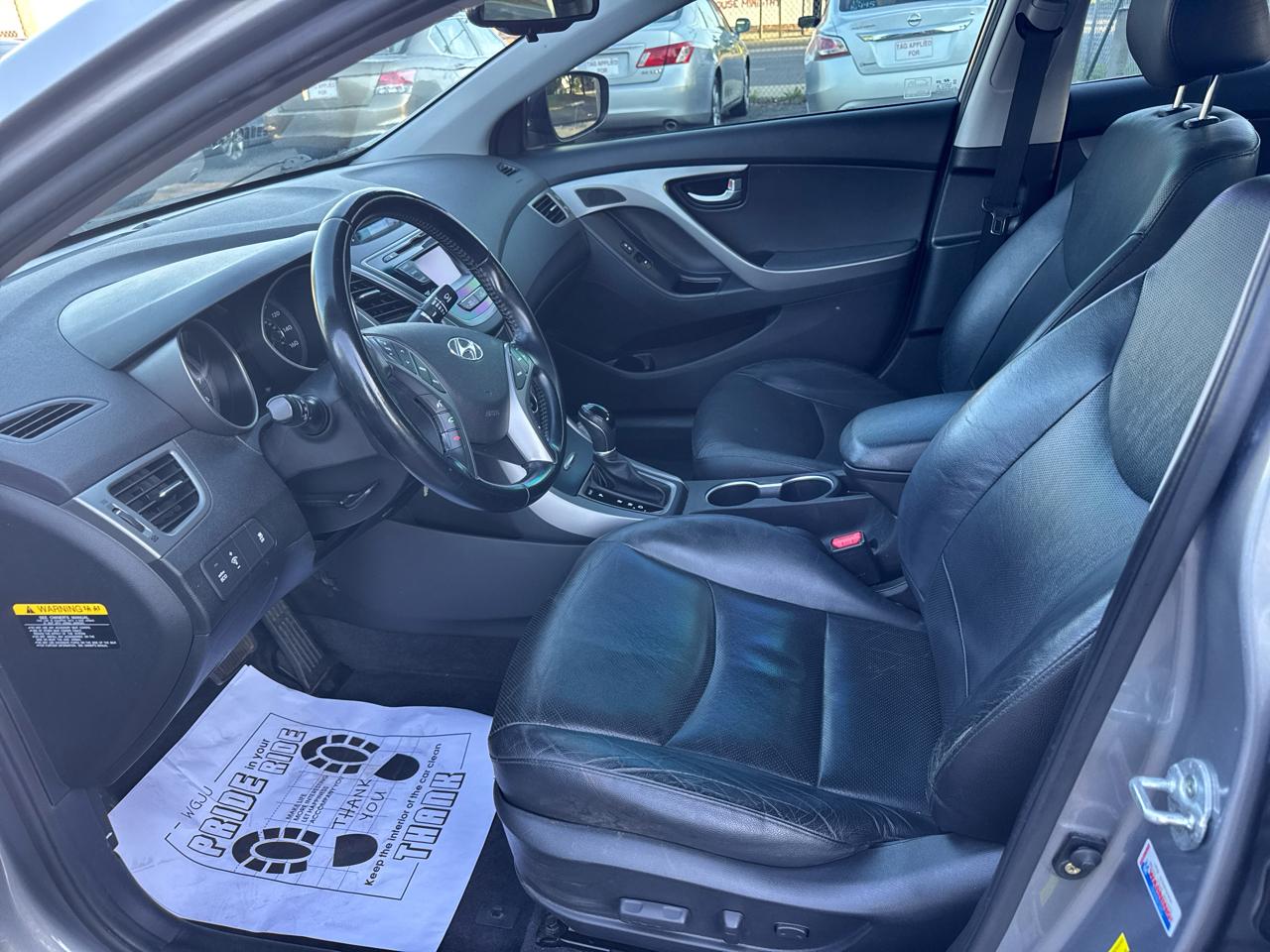 Hyundai Elantra SE 6AT 2015
