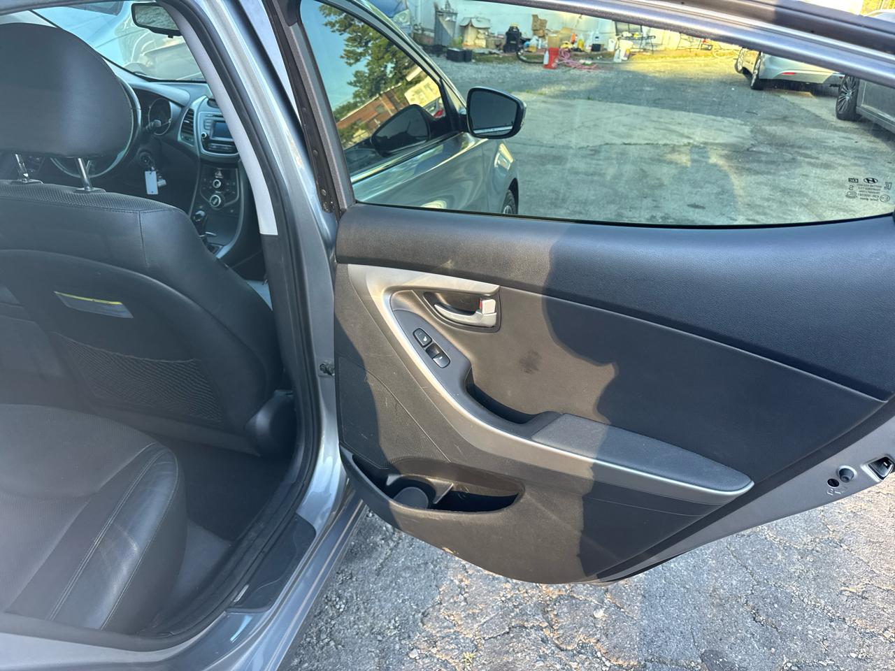 Hyundai Elantra SE 6AT 2015