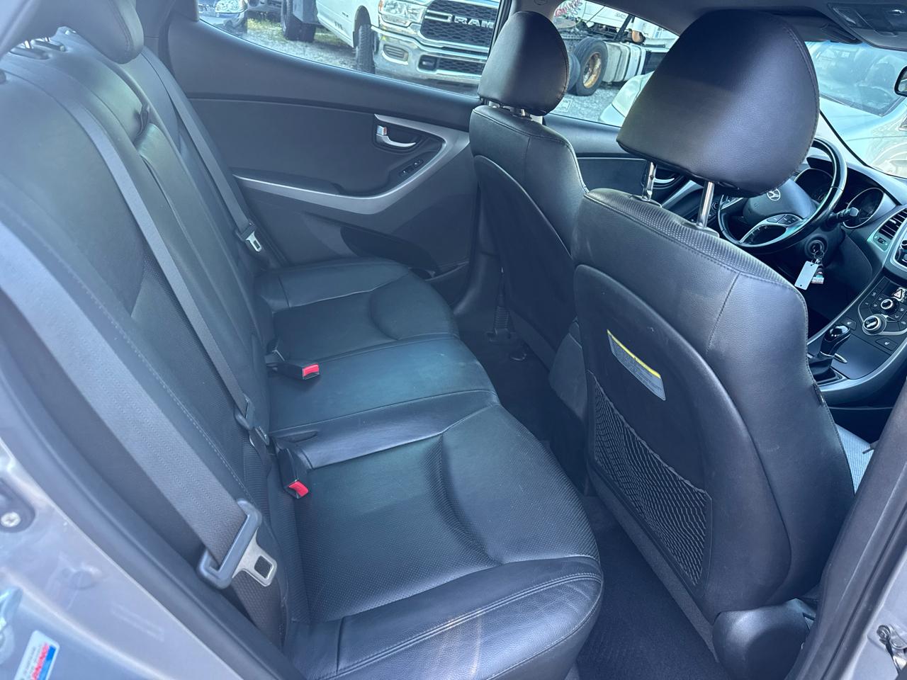 Hyundai Elantra SE 6AT 2015