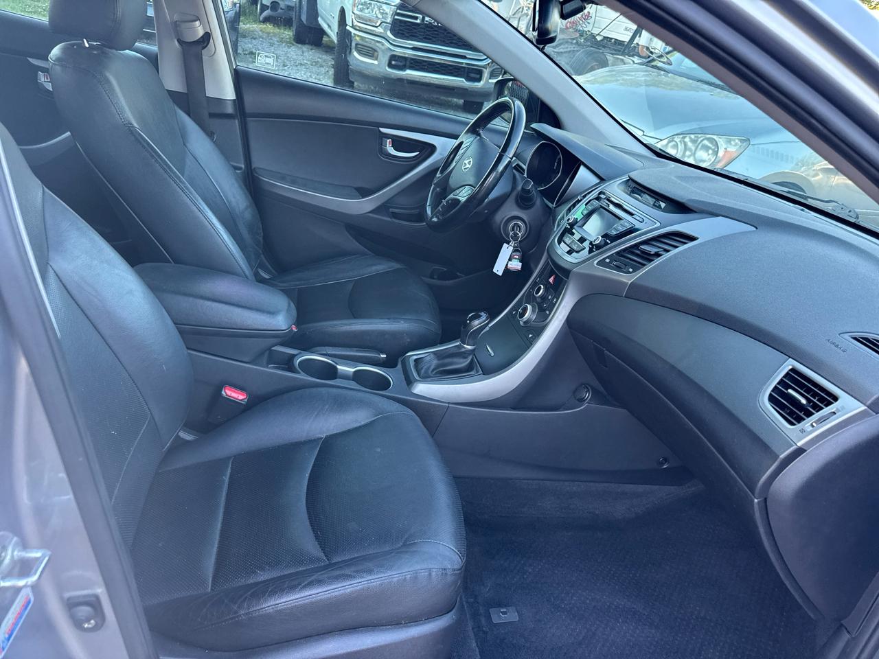 Hyundai Elantra SE 6AT 2015