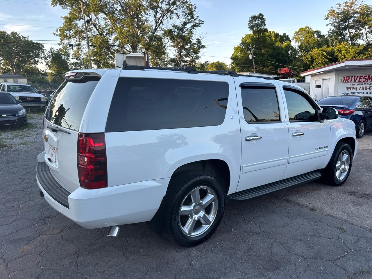 Chevrolet Suburban LT 1500 2WD 2013