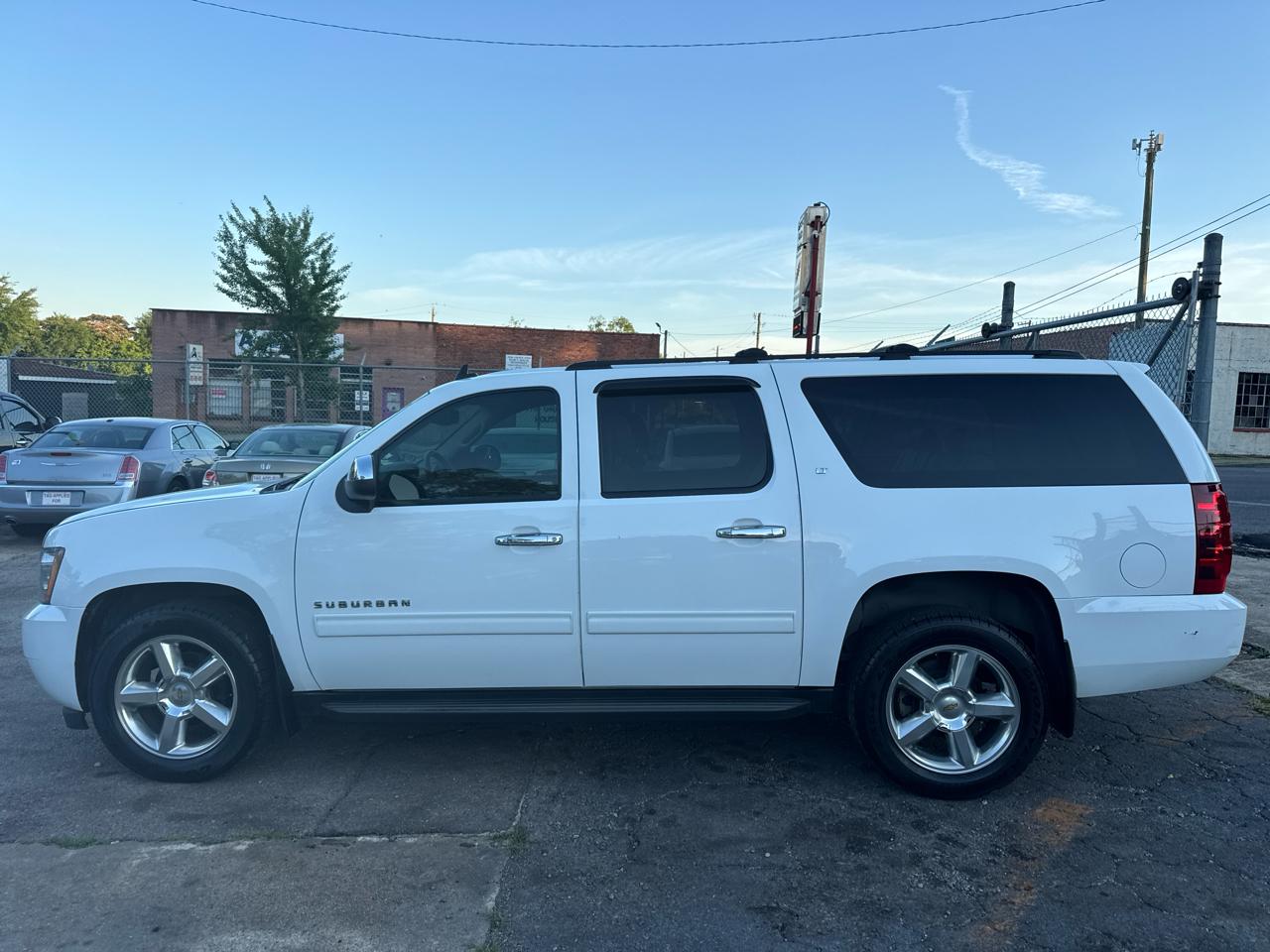 Chevrolet Suburban LT 1500 2WD 2013