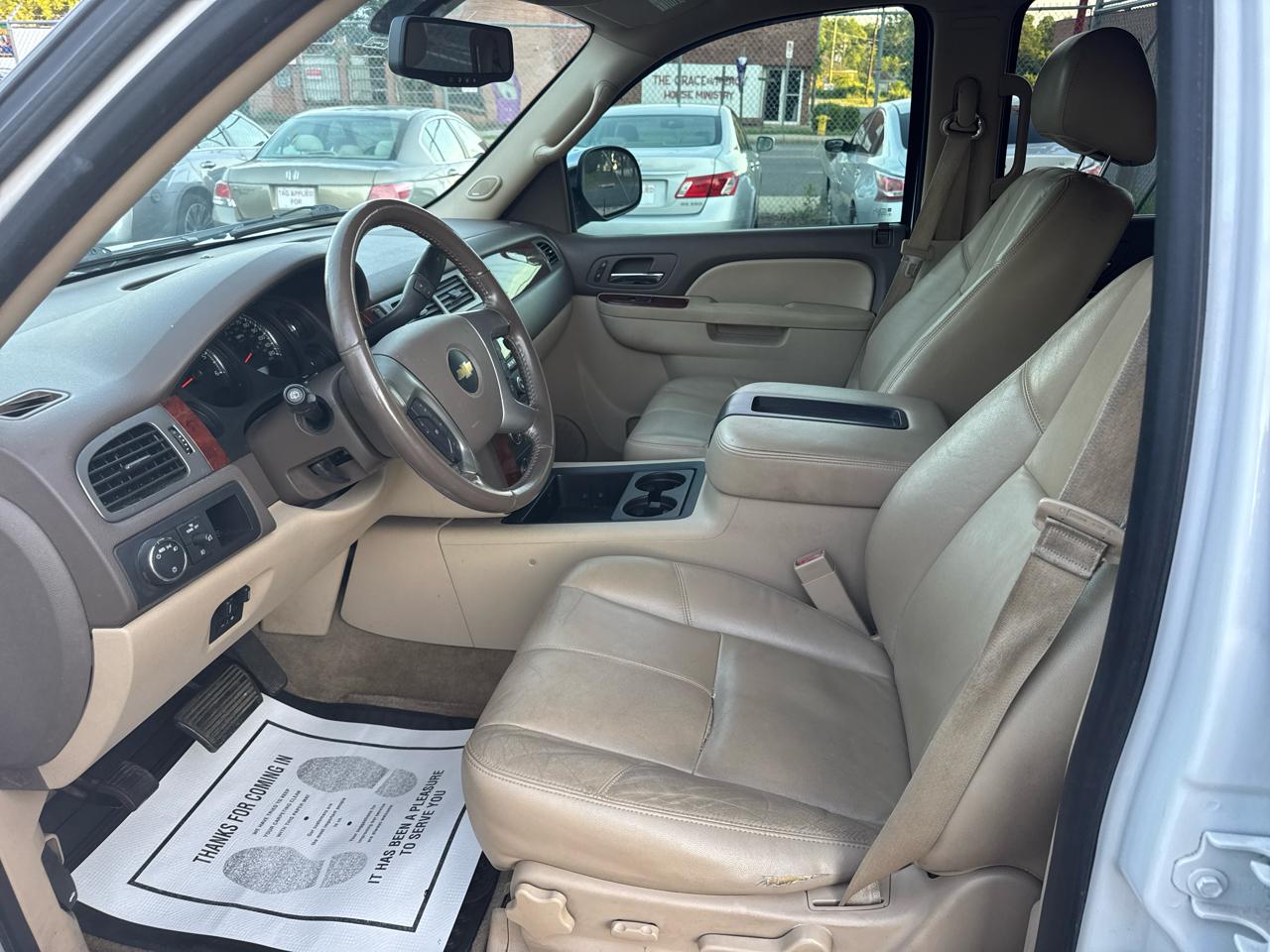 Chevrolet Suburban LT 1500 2WD 2013