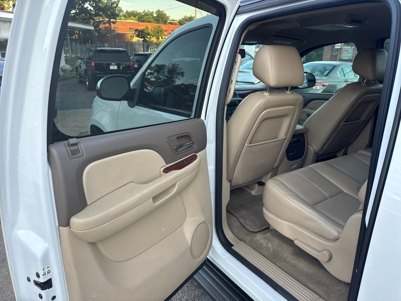Chevrolet Suburban LT 1500 2WD 2013