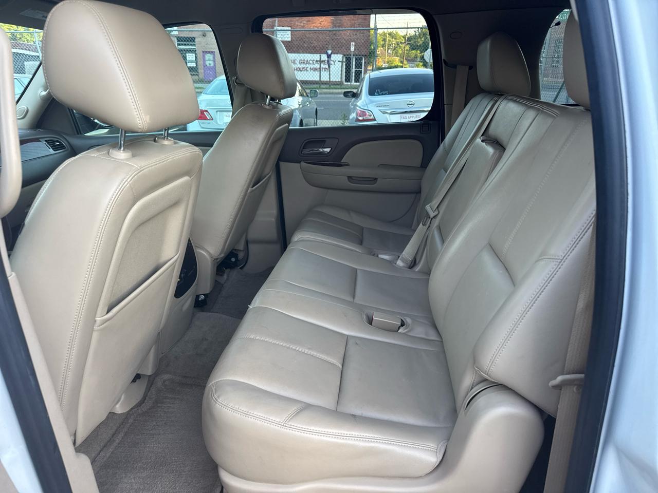 Chevrolet Suburban LT 1500 2WD 2013
