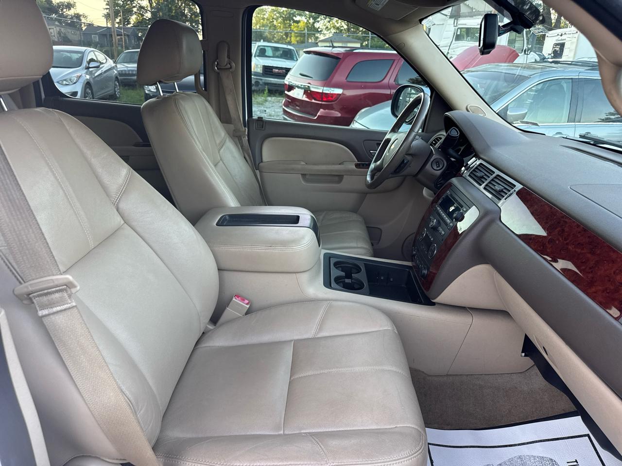 Chevrolet Suburban LT 1500 2WD 2013