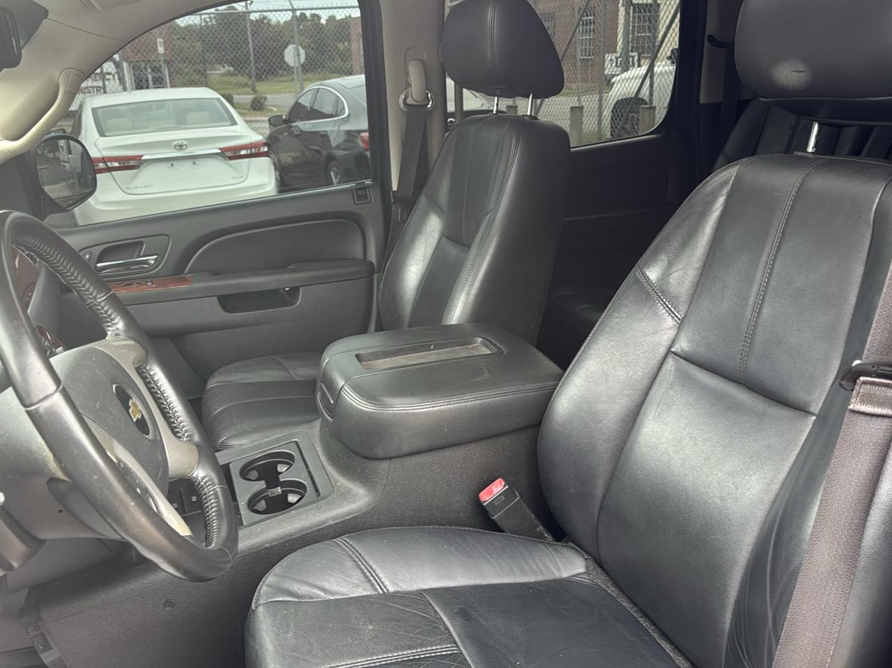 Chevrolet Suburban LT 1500 2WD 2014