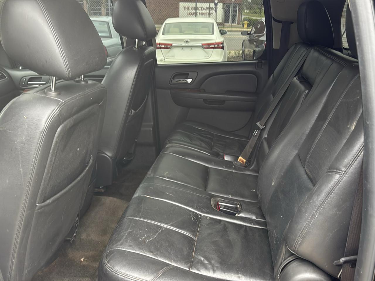 Chevrolet Suburban LT 1500 2WD 2014