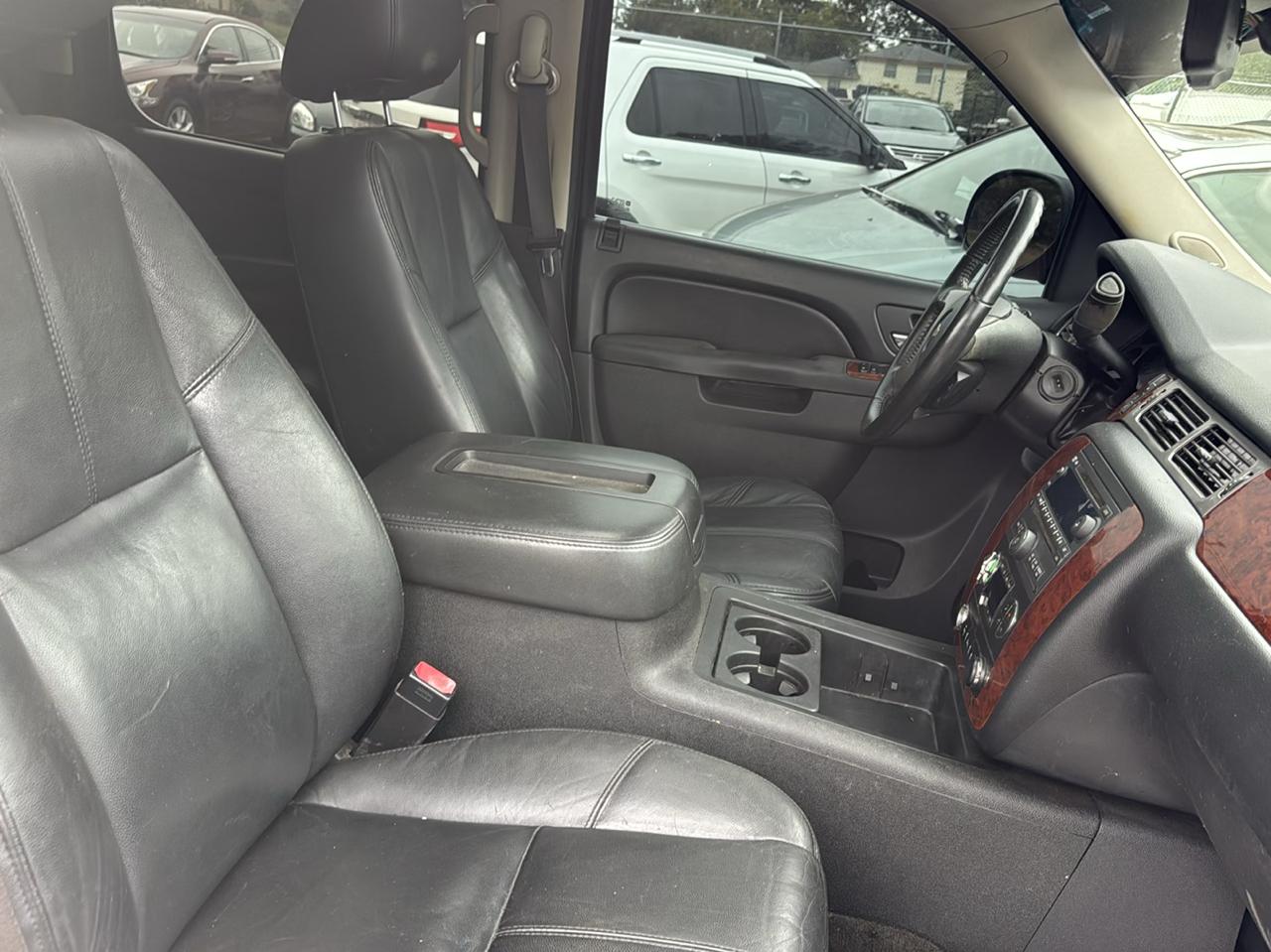 Chevrolet Suburban LT 1500 2WD 2014