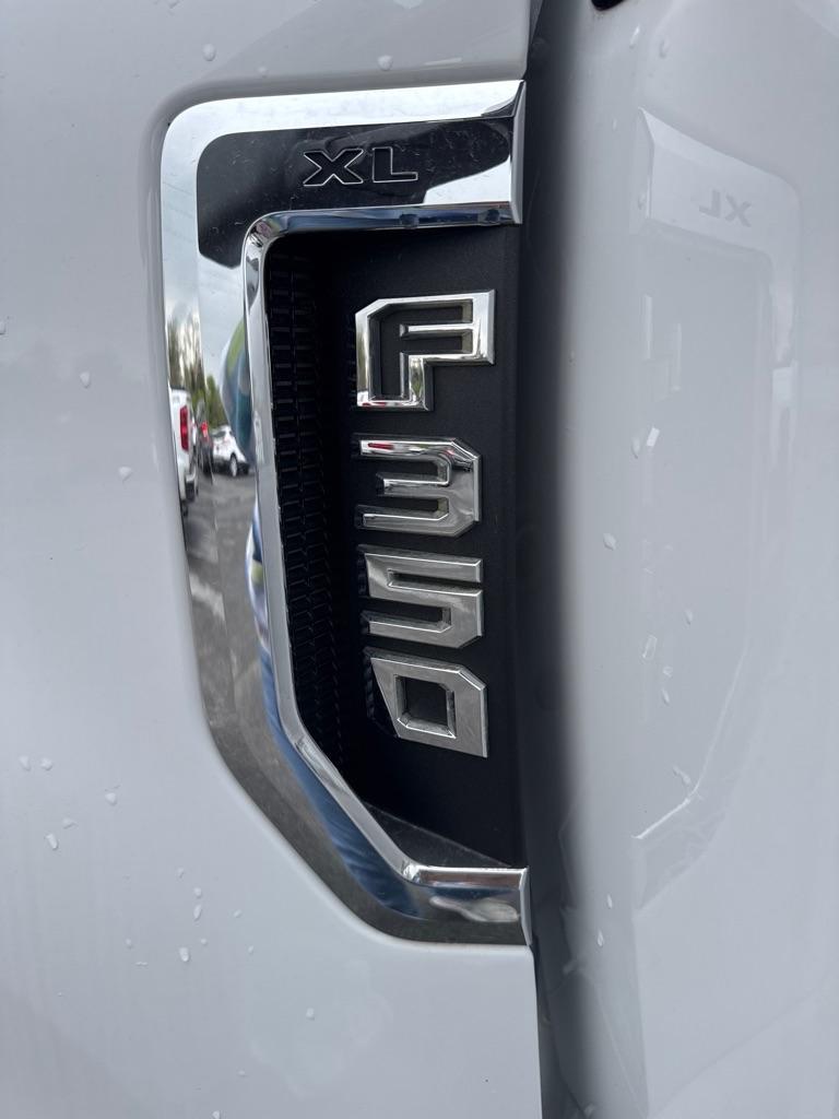 Ford F-350 SD XL Crew Cab Long Bed DRW 4WD 2021