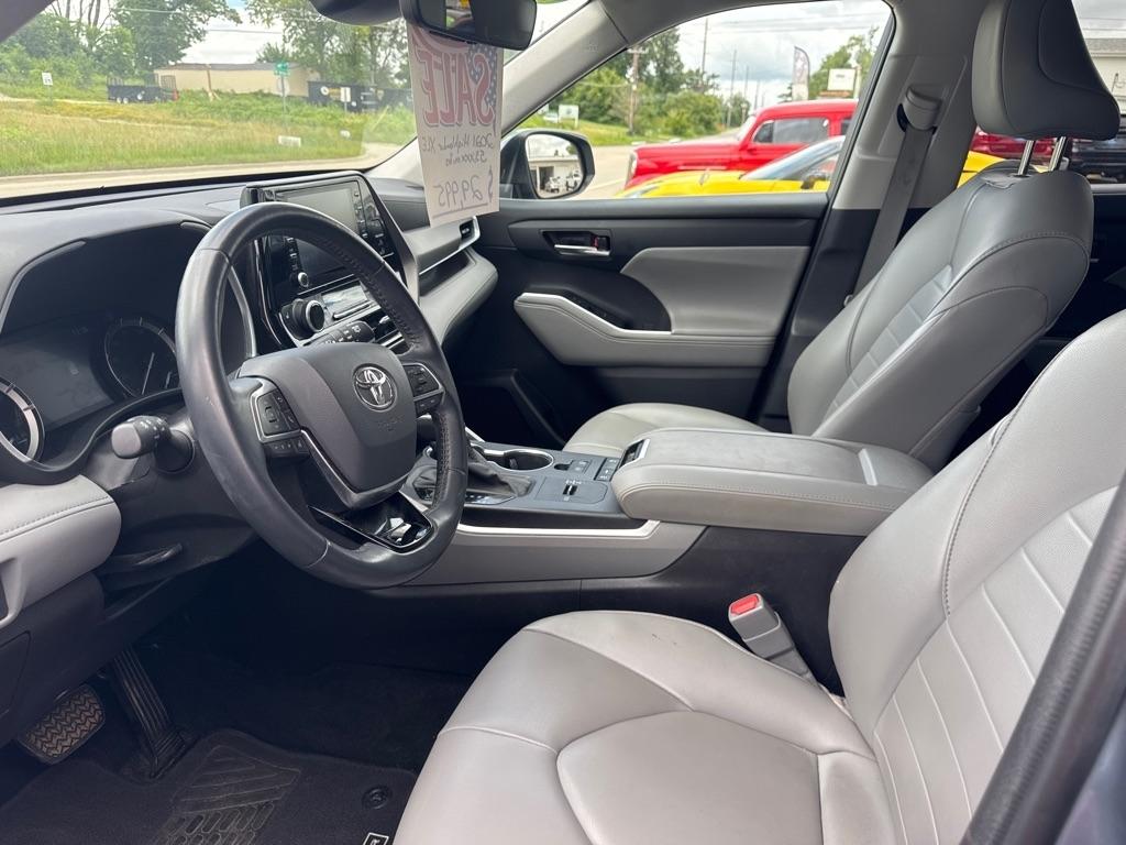 Toyota Highlander XLE FWD V6 2021