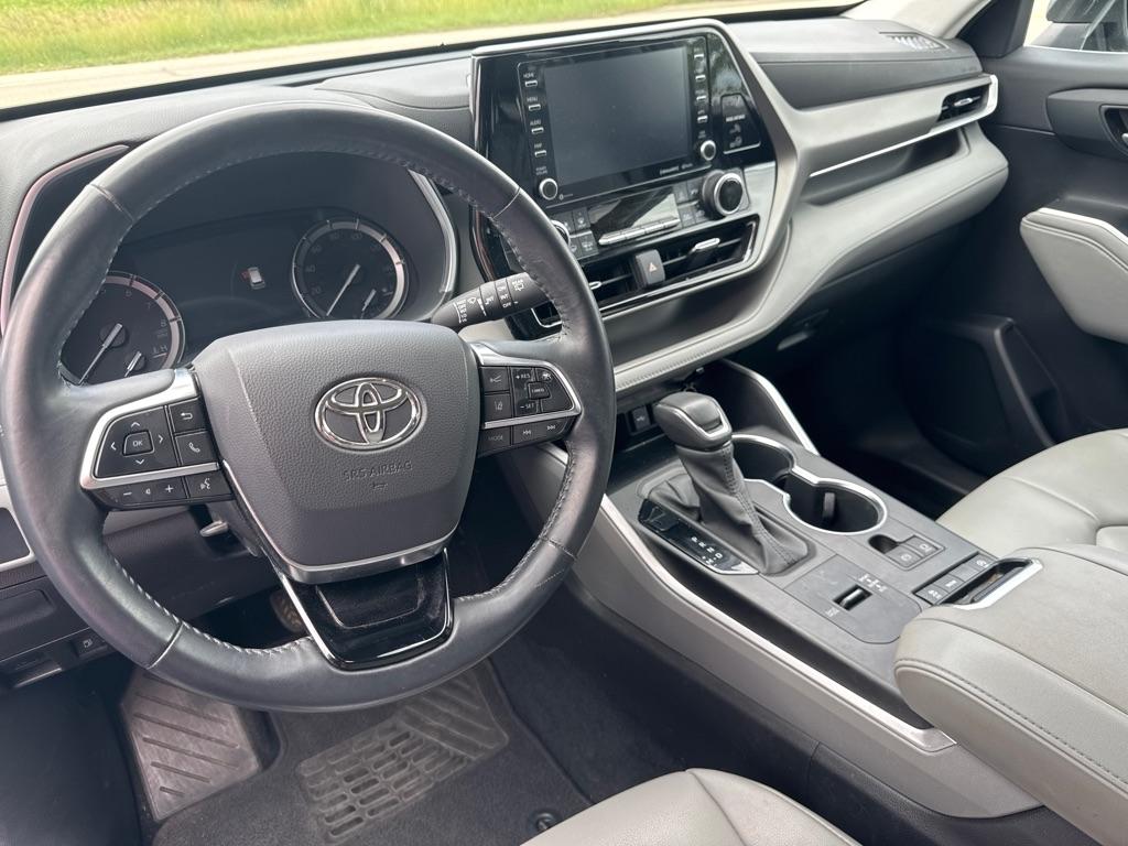 Toyota Highlander XLE FWD V6 2021