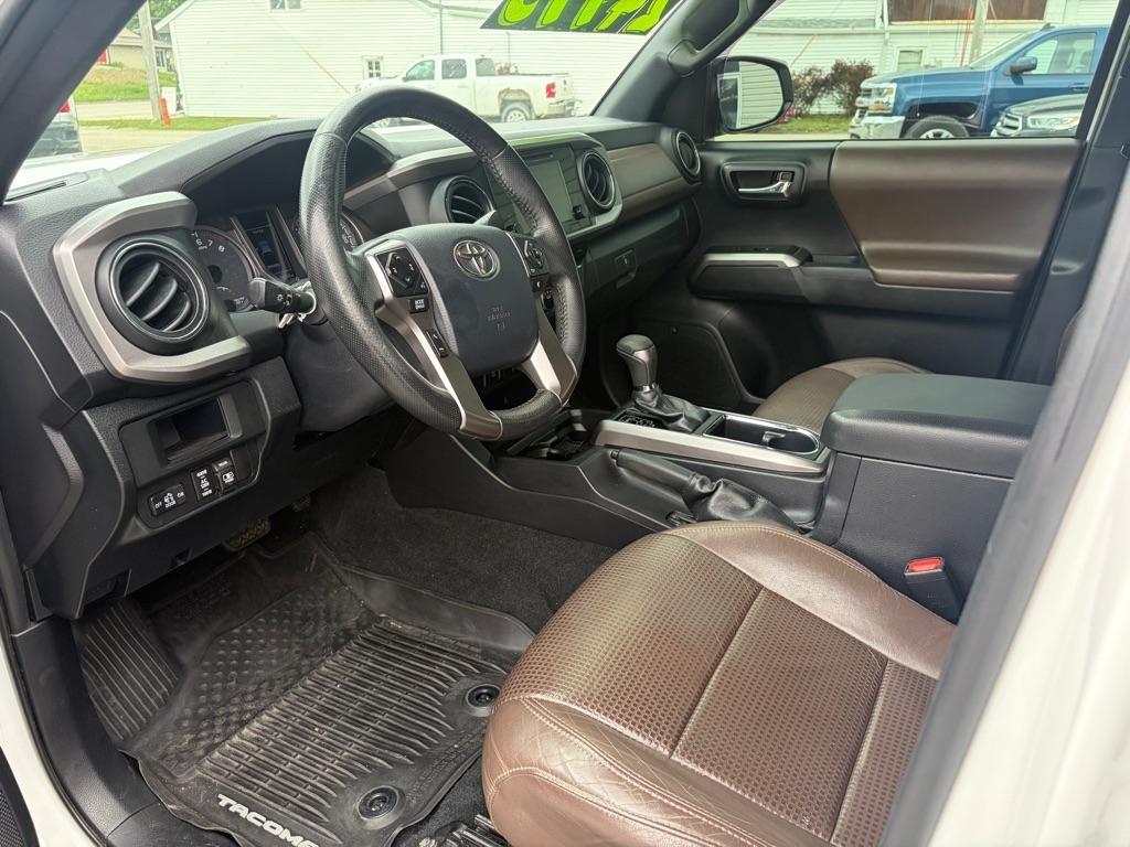 Toyota Tacoma Limited Double Cab V6 6AT 4WD 2017
