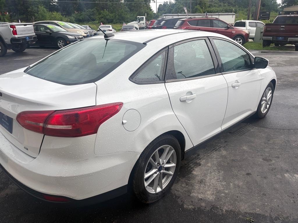 Ford Focus SE Sedan 2016