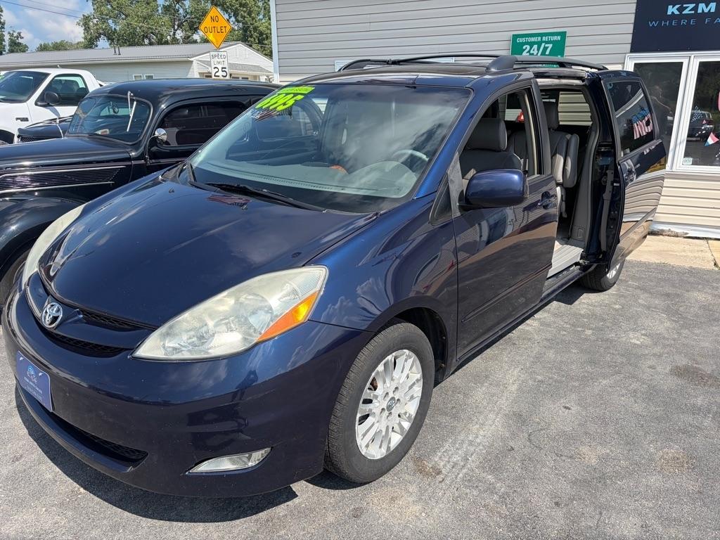 Toyota Sienna XLE FWD 2007