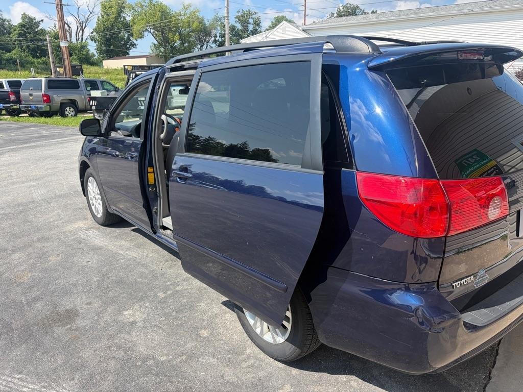 Toyota Sienna XLE FWD 2007