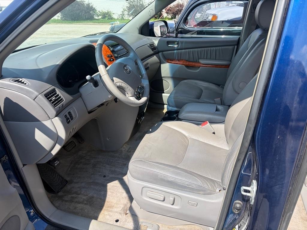 Toyota Sienna XLE FWD 2007