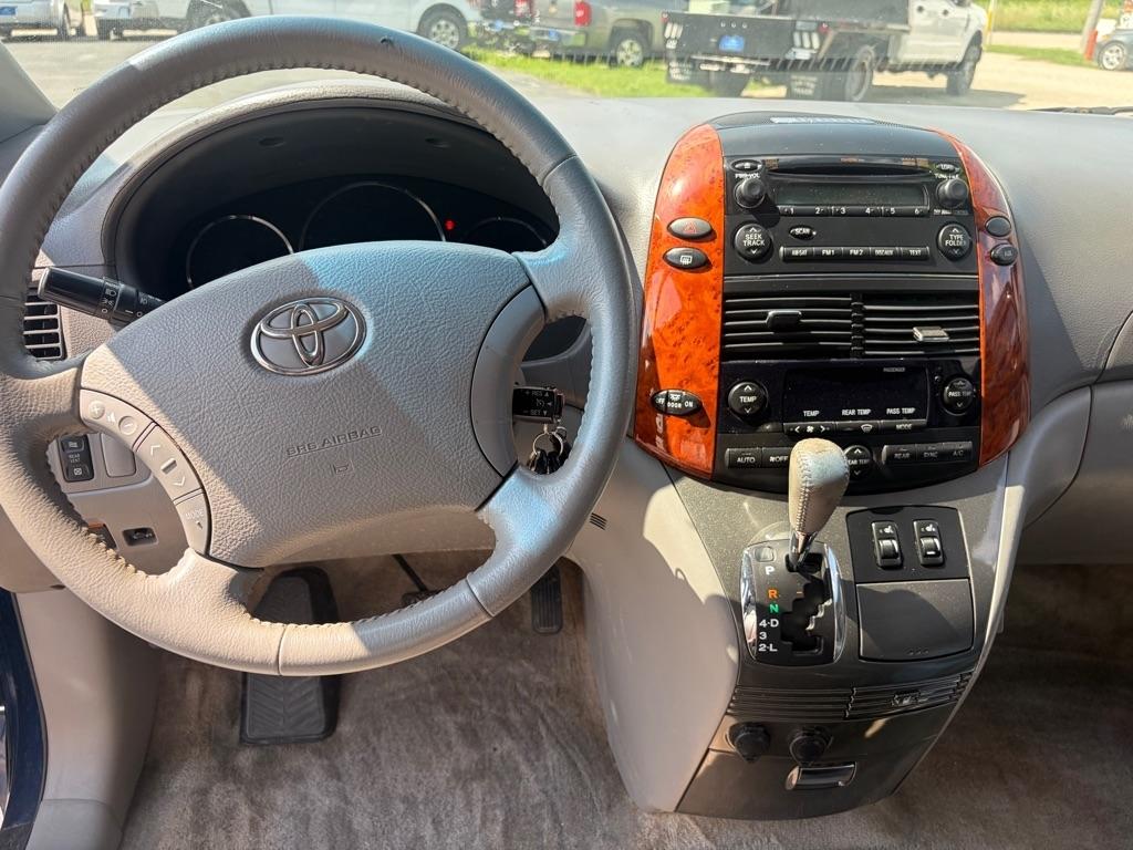 Toyota Sienna XLE FWD 2007