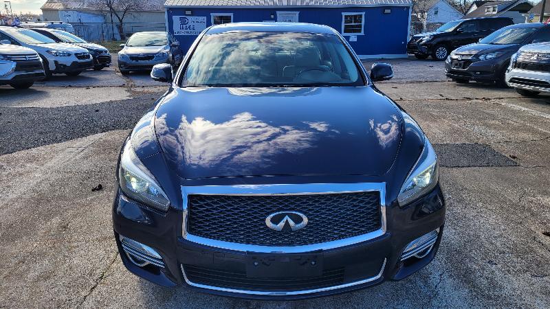 Infiniti Q70  2015