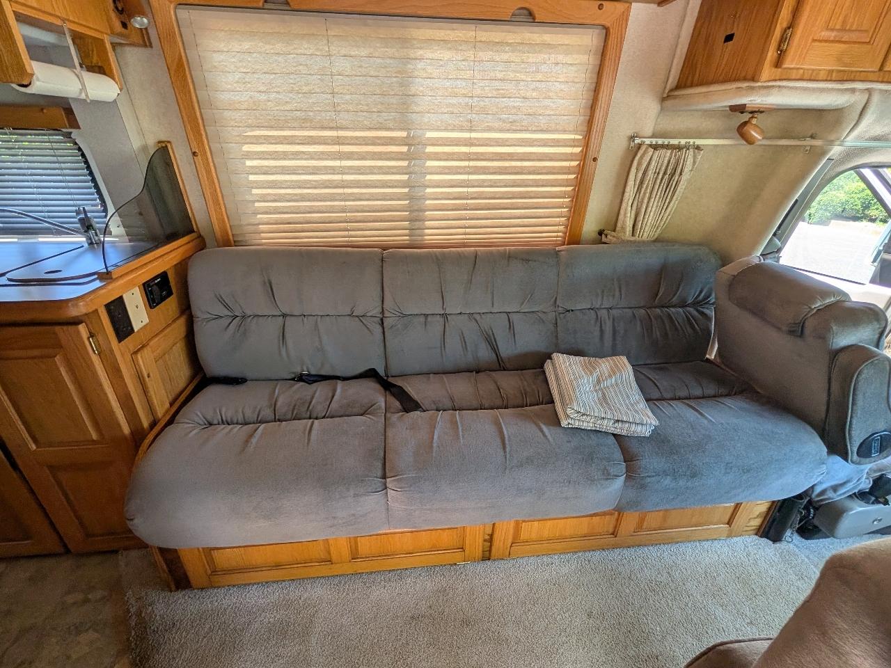 Ford Econoline 138" WB DRW 1998
