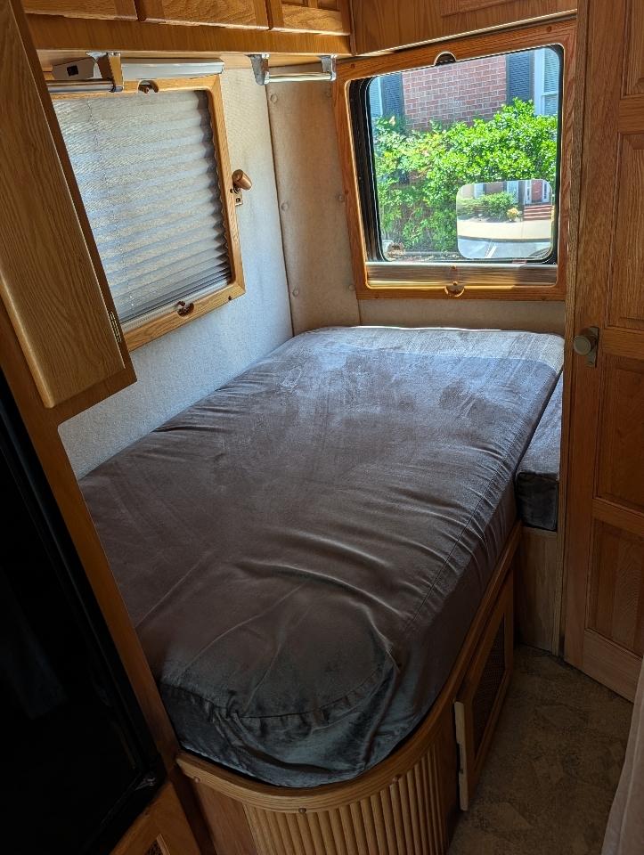 Ford Econoline 138" WB DRW 1998