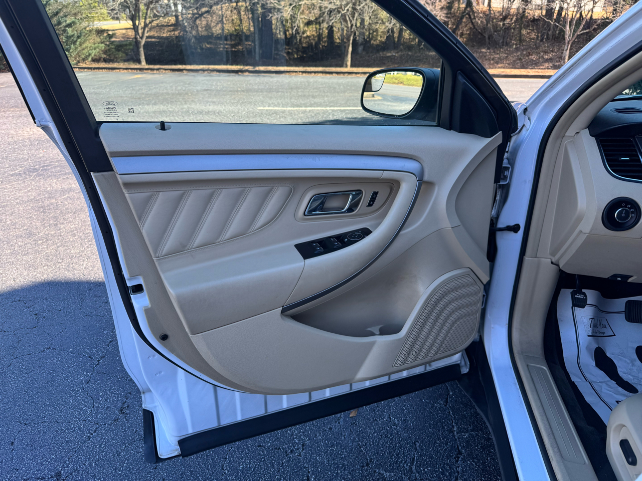 Ford Taurus 4dr Sdn SE FWD 2016