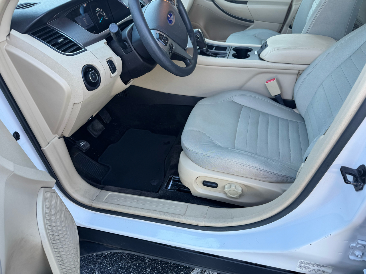 Ford Taurus 4dr Sdn SE FWD 2016