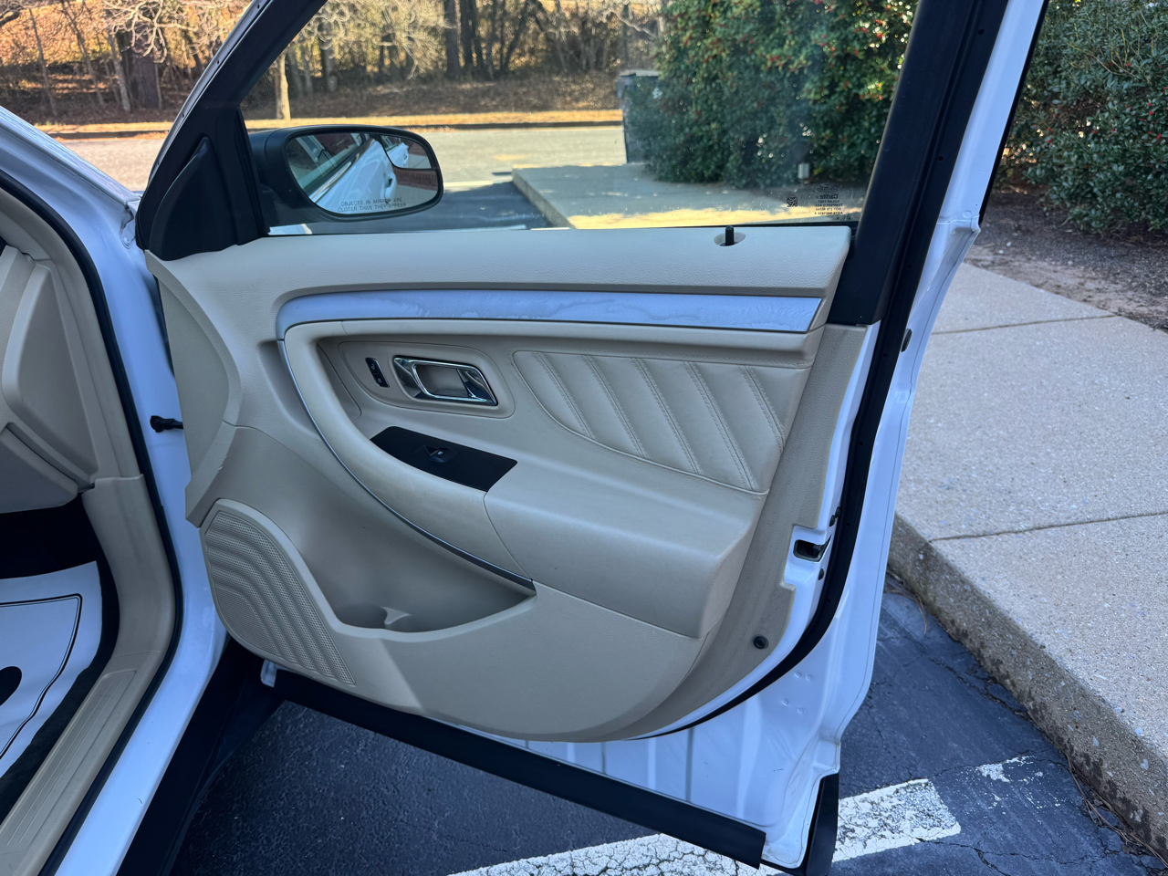 Ford Taurus 4dr Sdn SE FWD 2016