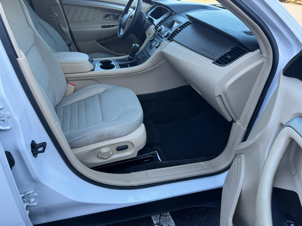 Ford Taurus 4dr Sdn SE FWD 2016