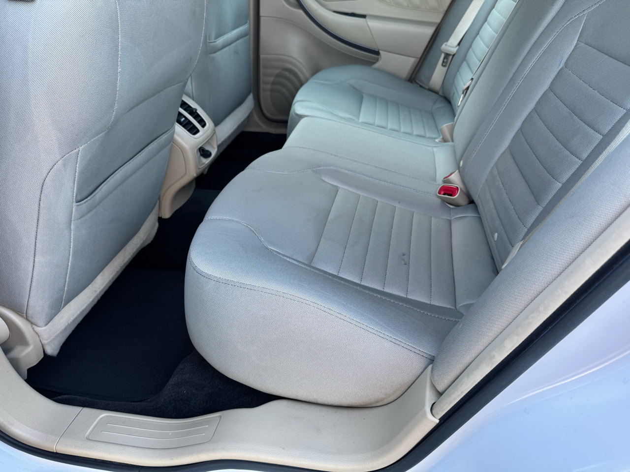 Ford Taurus 4dr Sdn SE FWD 2016