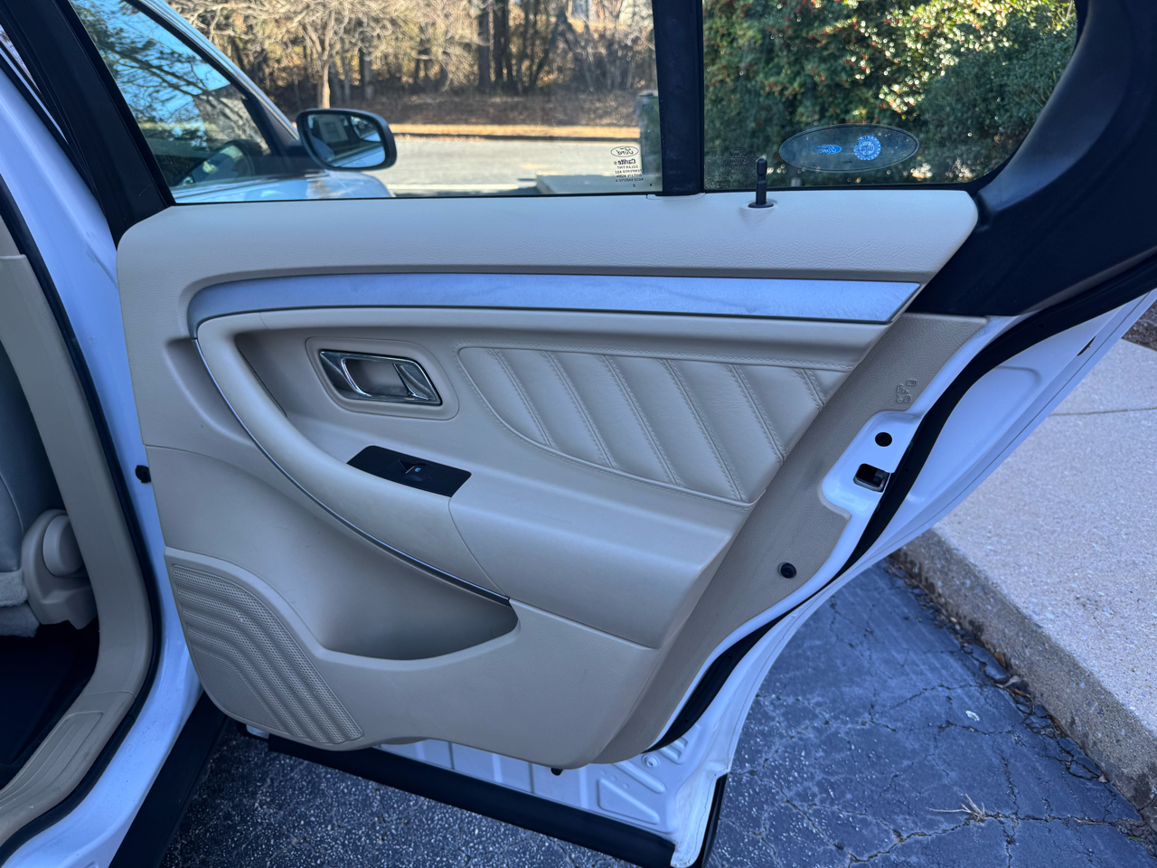 Ford Taurus 4dr Sdn SE FWD 2016