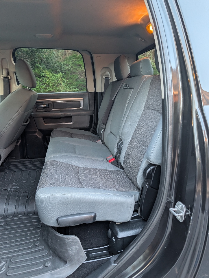 RAM 2500 4WD Mega Cab 160.5" Big Horn 2015