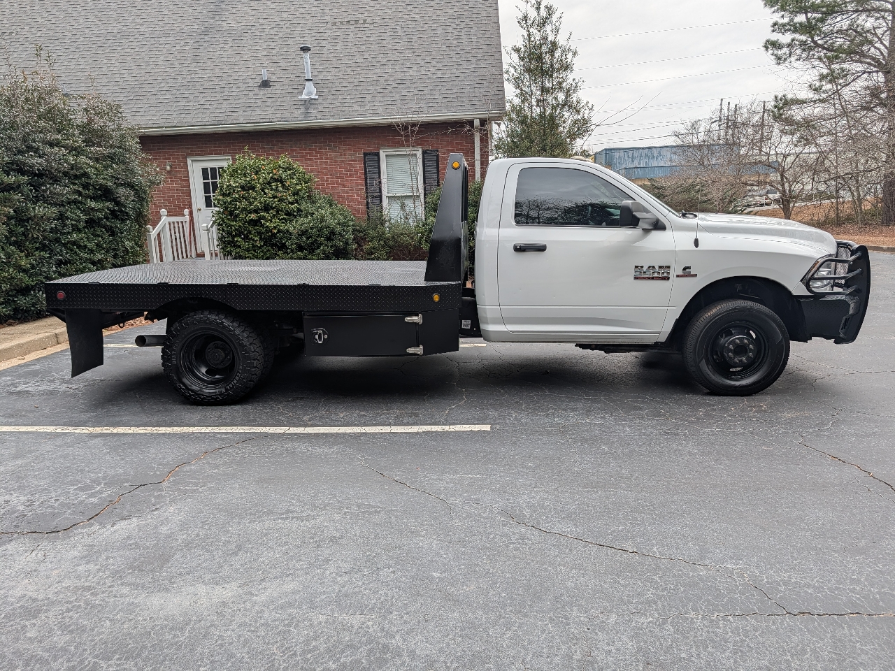 RAM 3500 Chassis Cab Tradesman 4WD Reg Cab 84" CA 167.5" WB 2017