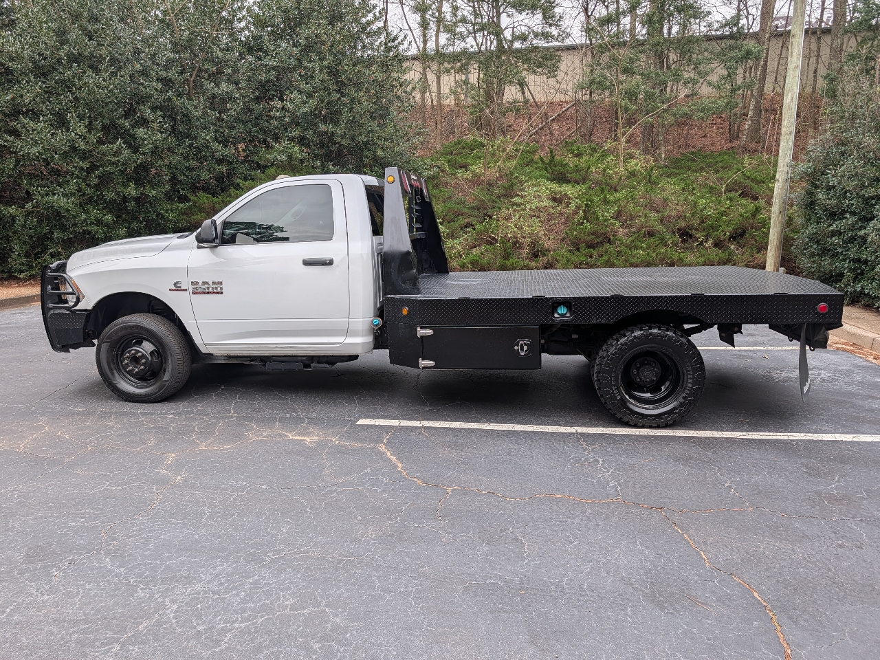 RAM 3500 Chassis Cab Tradesman 4WD Reg Cab 84" CA 167.5" WB 2017