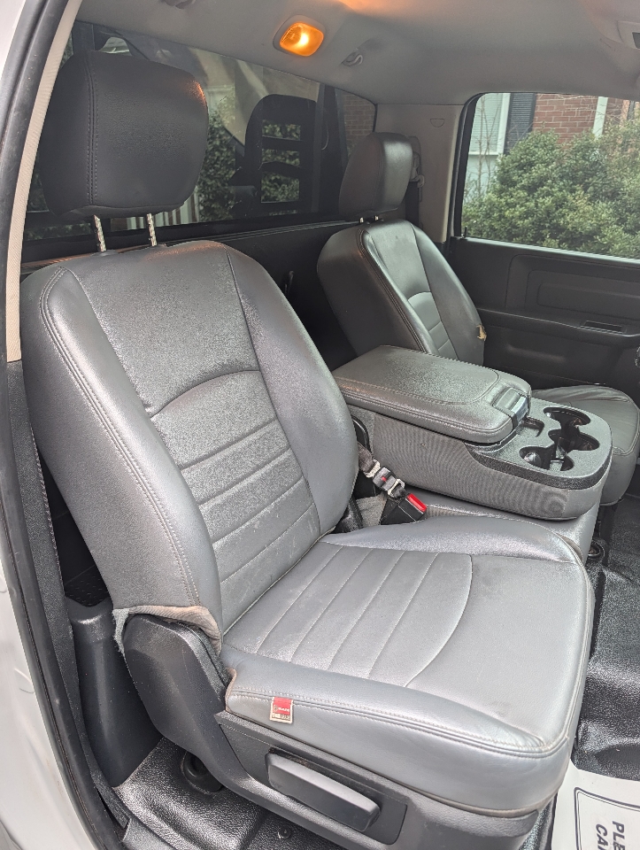 RAM 3500 Chassis Cab Tradesman 4WD Reg Cab 84" CA 167.5" WB 2017