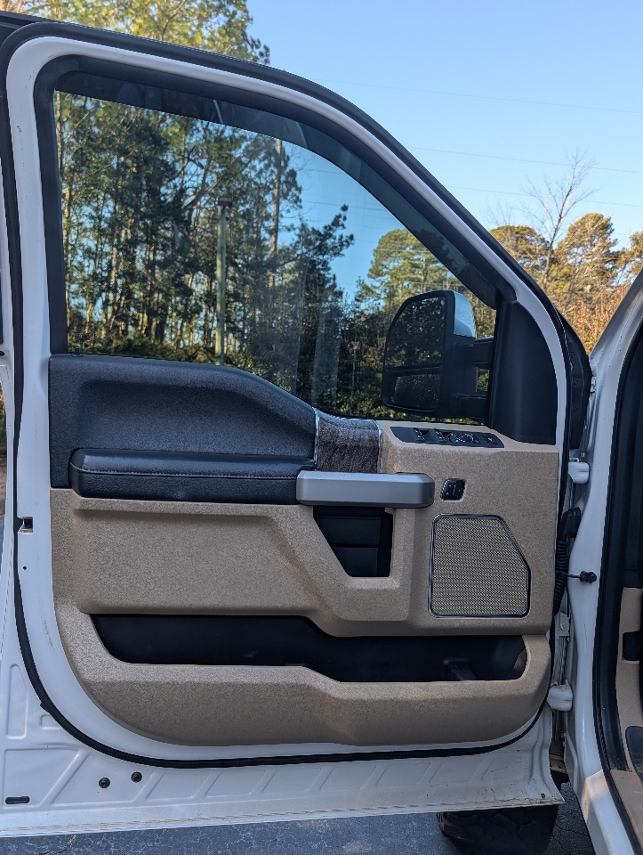 Ford Super Duty F-250 SRW King Ranch 4WD Crew Cab 8' Box 2017