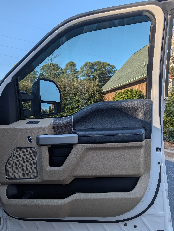 Ford Super Duty F-250 SRW King Ranch 4WD Crew Cab 8' Box 2017