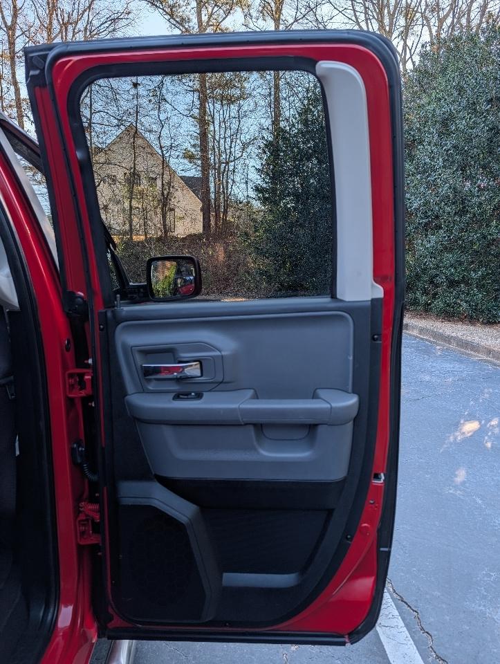 RAM 1500 2WD Quad Cab 140.5" SLT 2013